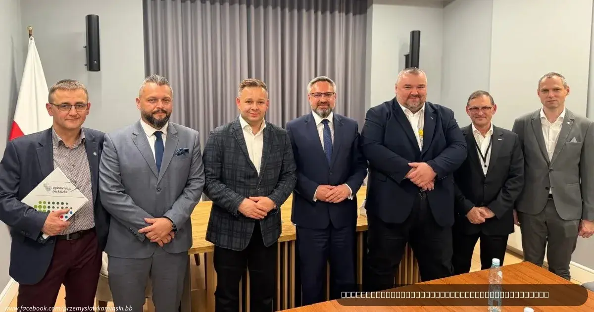 Fot. ęciu uczestnicy spotkania w Warszawie