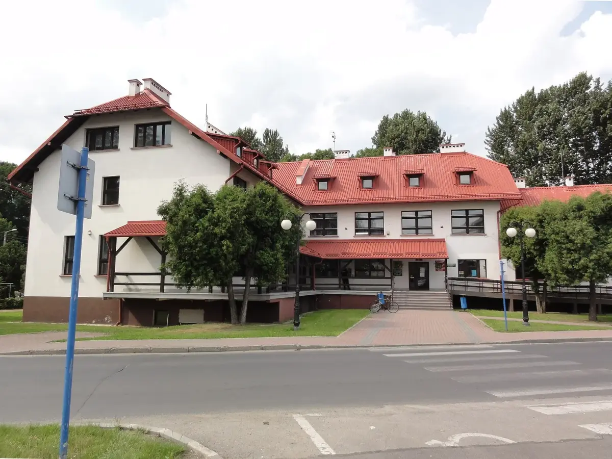 Urząd Gminy Buczkowice. Fot. D T G / Wikimedia Commons, CC BY-SA 3.0